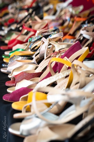 tango shoes display.jpg 99KB